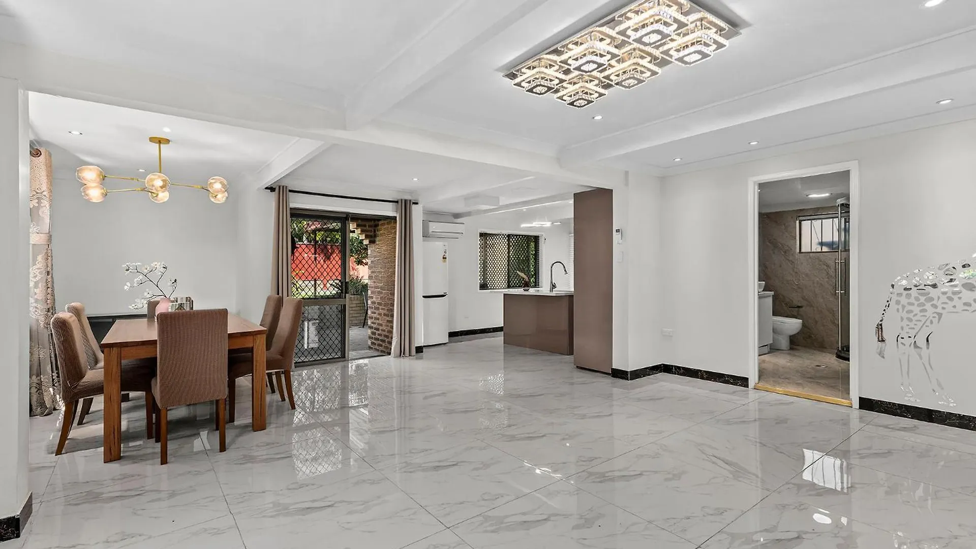 Luxury Living 2B2B In Southern Brisbane Parking Australia