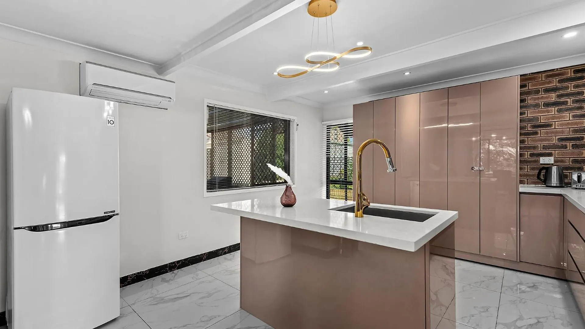 Luxury Living 2B2B In Southern Brisbane Parking 0*,